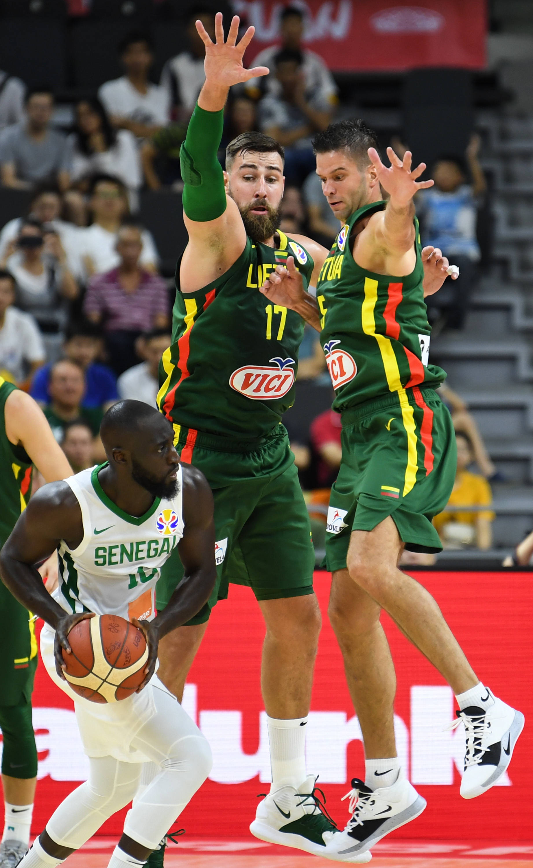 关于亚特兰大训练开放日，集结日篮板制胜引欢呼，德国杯在即，年轻球员得到机会的信息-开云官方入口